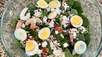 Ispanaklı ve yumurtalı demir deposu salata